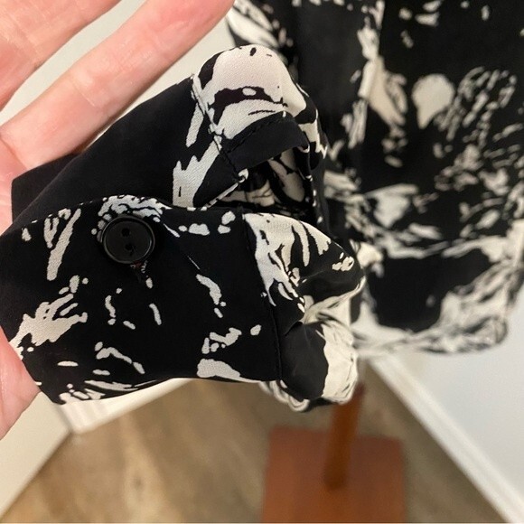 PARKER Leather Silk Top L Sleeve V Neck Abstract Floral White Black Print M - Picture 8 of 13